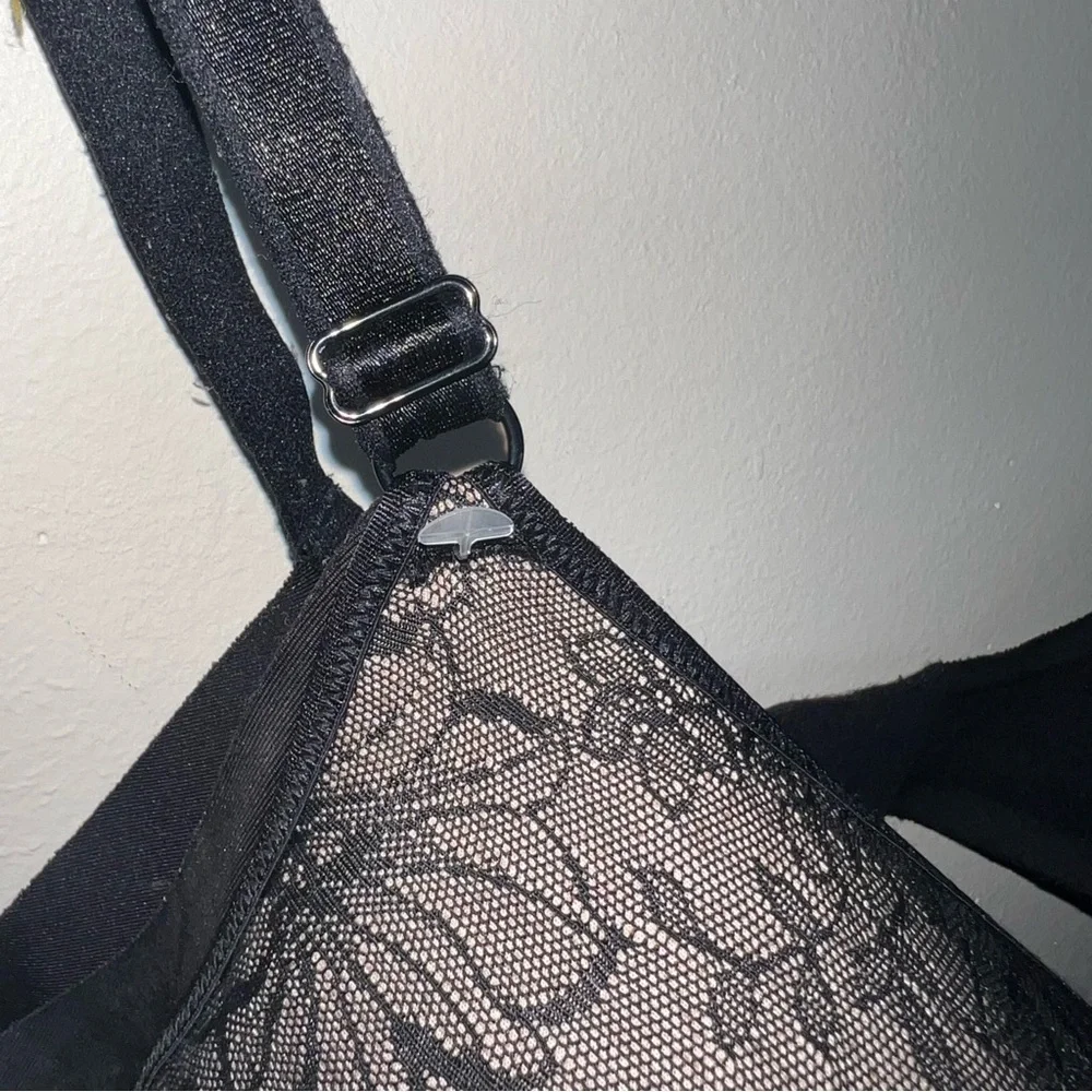 Warner’s Black Full Coverage Floral Wired Bra Size 38D
